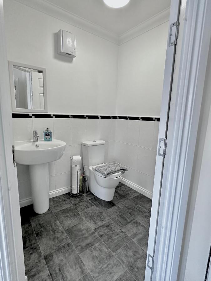 אינברנס Riverview Apartment 2 Bed, 2 Bath, Free Parking / Wifi מראה חיצוני תמונה